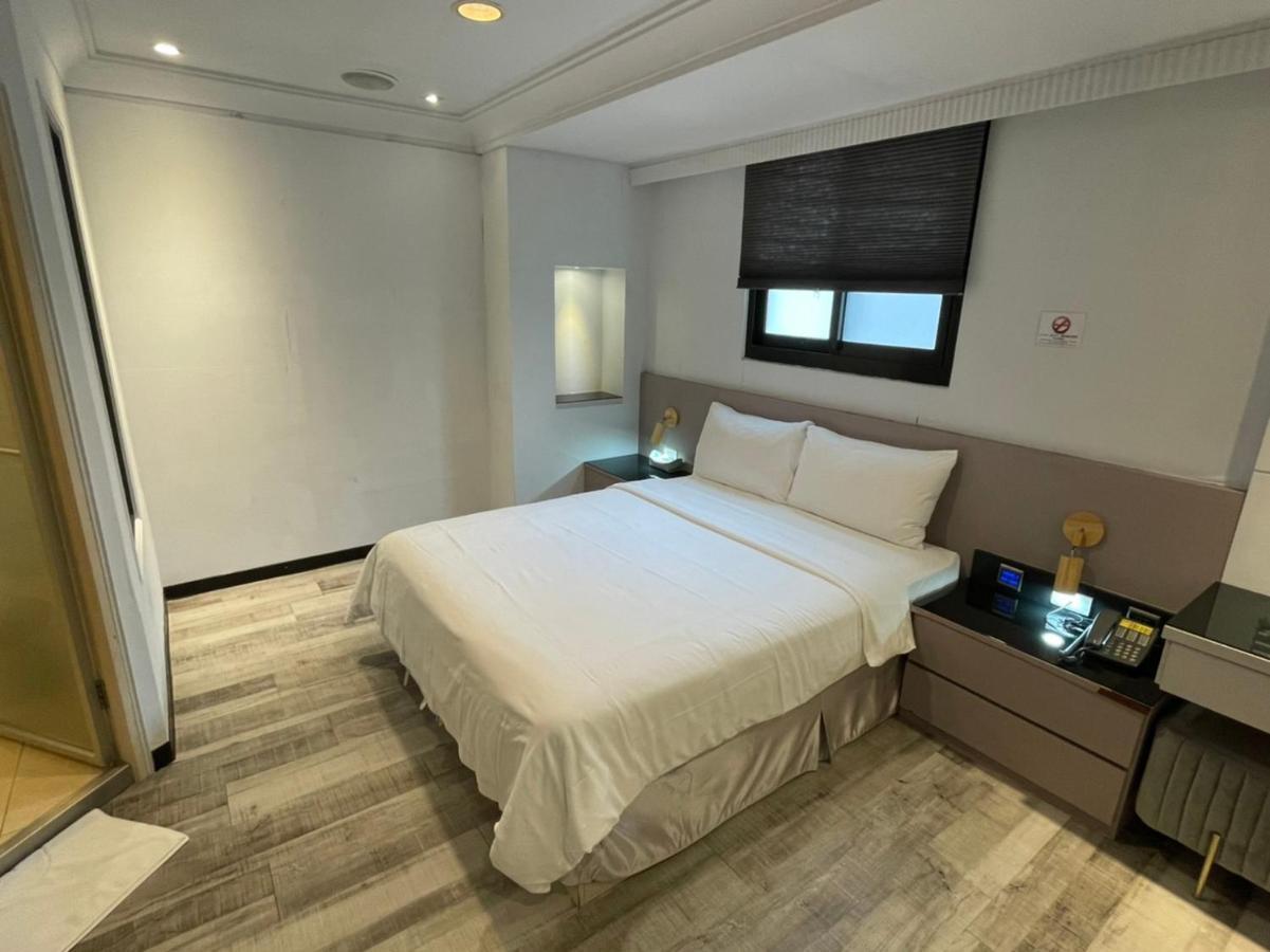 桃 行旅 Hotell Taipei Exteriör bild